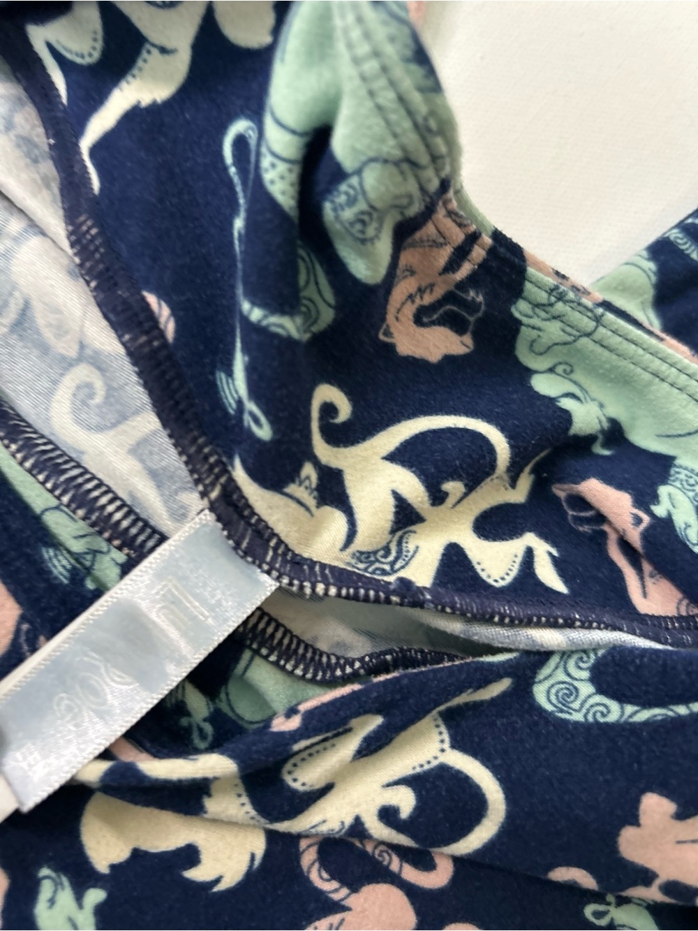 LuLaRoe Disney Aladdin Leggings Tween Size Navy Genie Rajah Abu Print - Picture 2 of 5